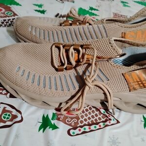 Source Unknown Beige and Orange Men's Shoes